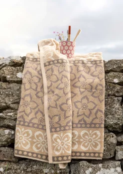 Gudrun Sjödén Heimtextilien|Bad-Accessoires>Badetuch „Stars“ aus Bio-Baumwolle Auster