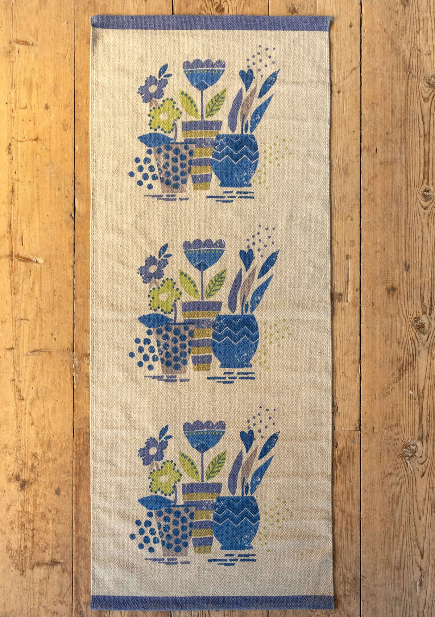 Gudrun Sjödén Teppiche|Heimtextilien>Bedruckter Läufer „Flower pots“ aus Bio-Baumwolle Graulila