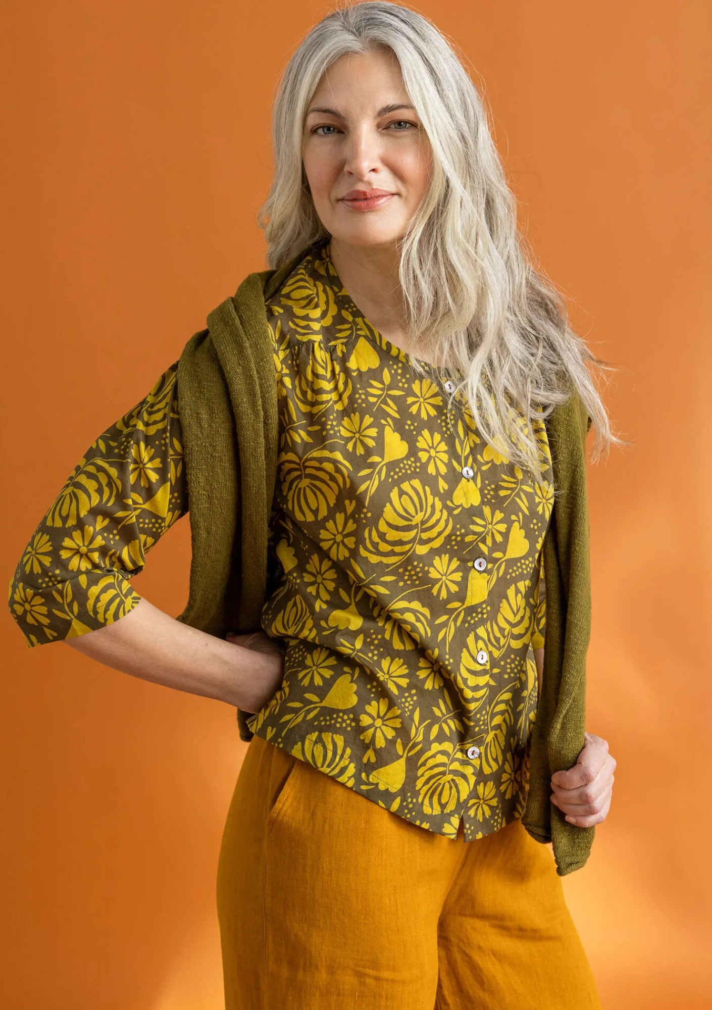 Gudrun Sjödén Blusen>Bluse „Hedda“ aus Bio-Baumwollgewebe Dunkelolive-gemustert