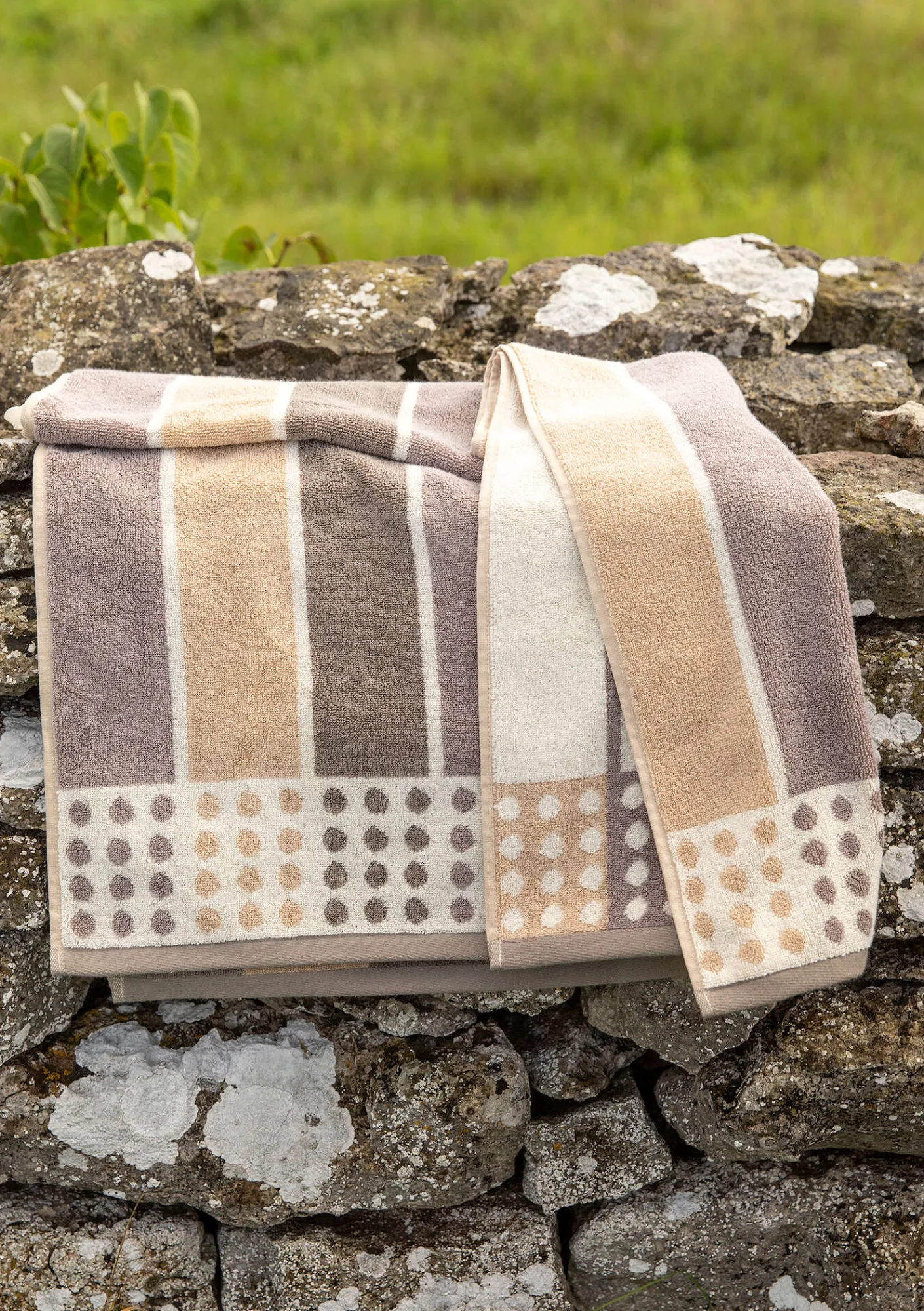 Gudrun Sjödén Frottee|Bad-Accessoires>Duschhandtuch „Flow“ aus Bio-Baumwolle Auster