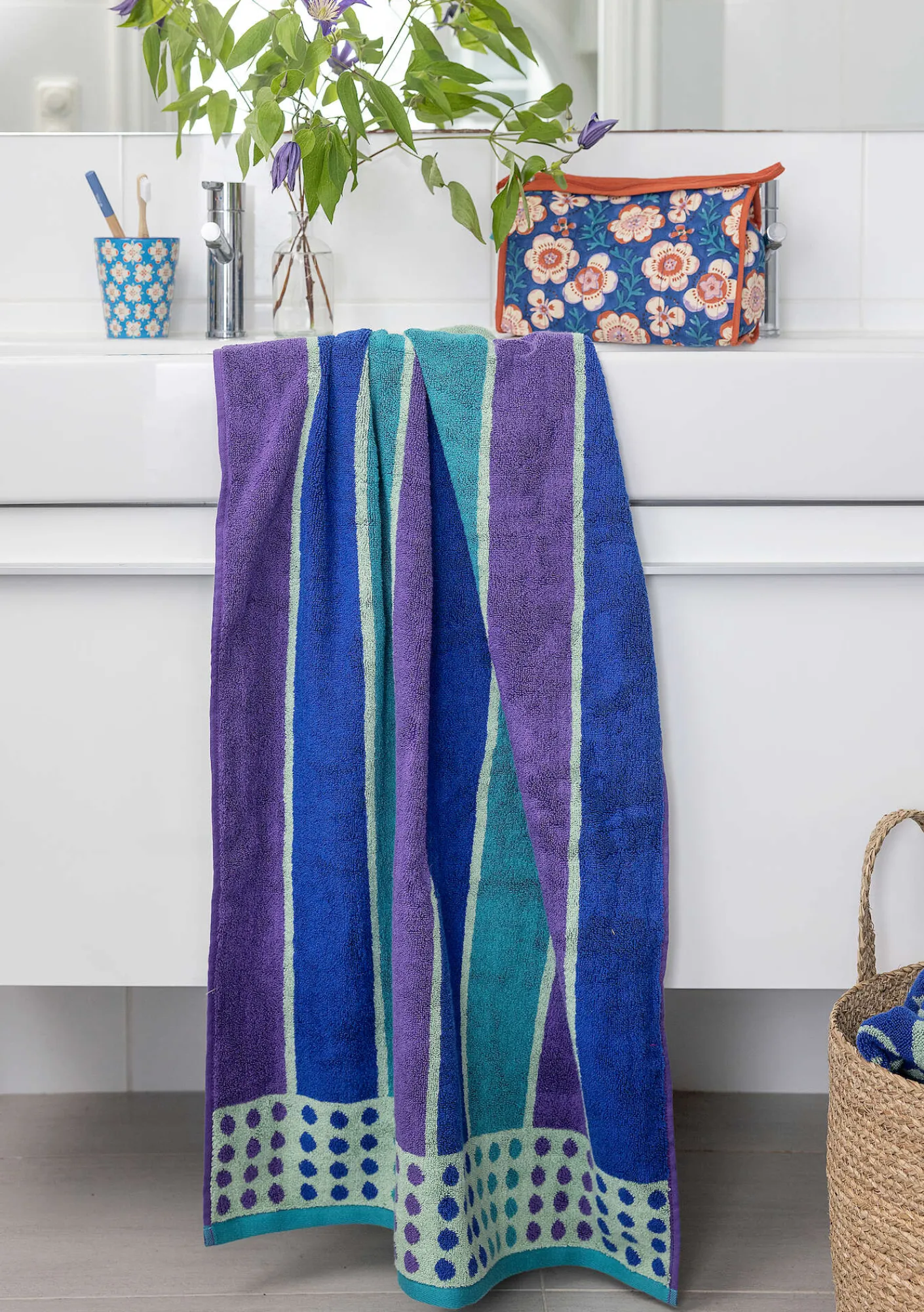 Gudrun Sjödén Frottee|Bad-Accessoires>Duschhandtuch „Flow“ aus Bio-Baumwolle Brillantblau