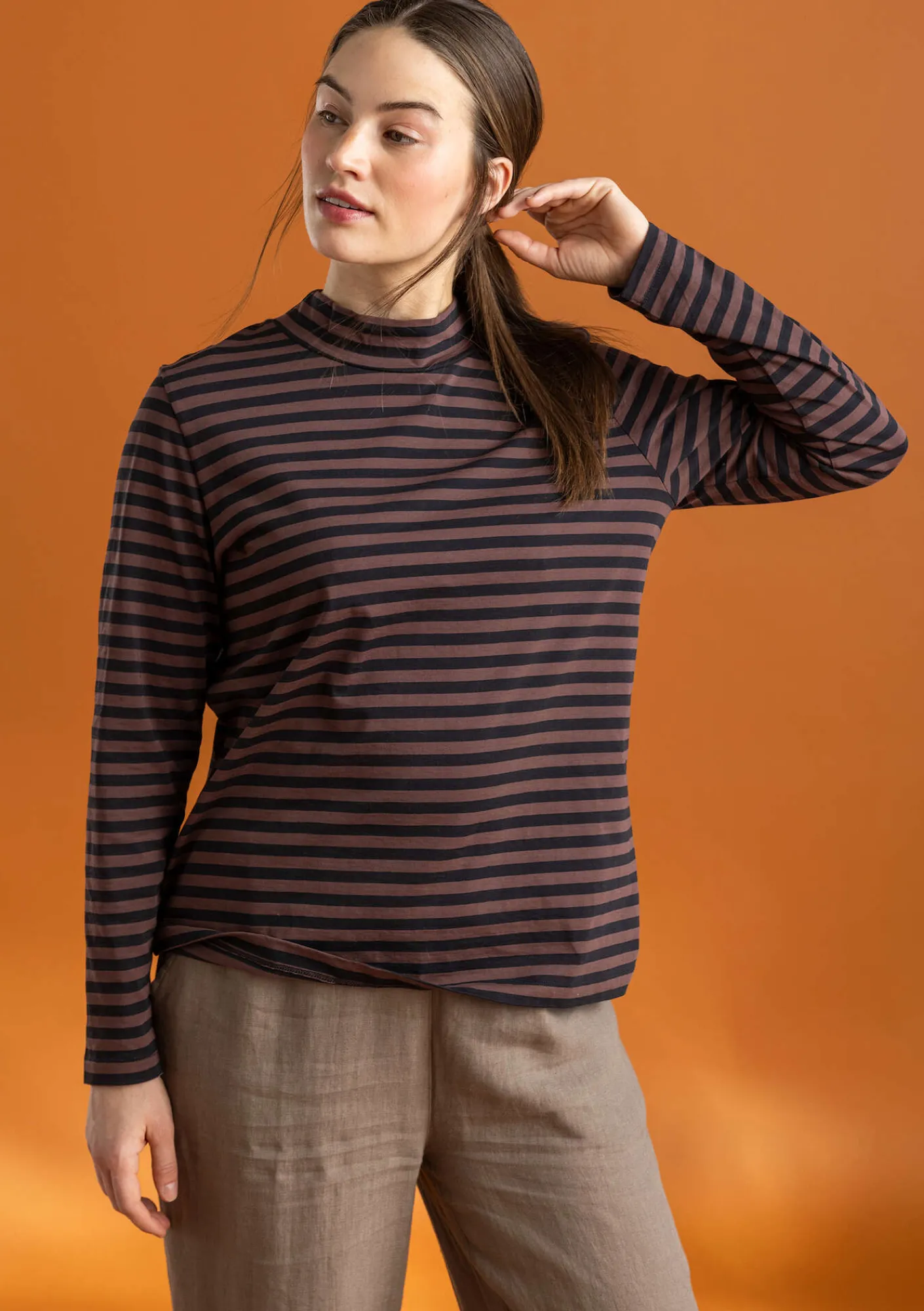 Gudrun Sjödén Pullover & Shirts>Gestreiftes Stehkragenshirt aus Bio-Baumwolle Schwarz-röstkaffee