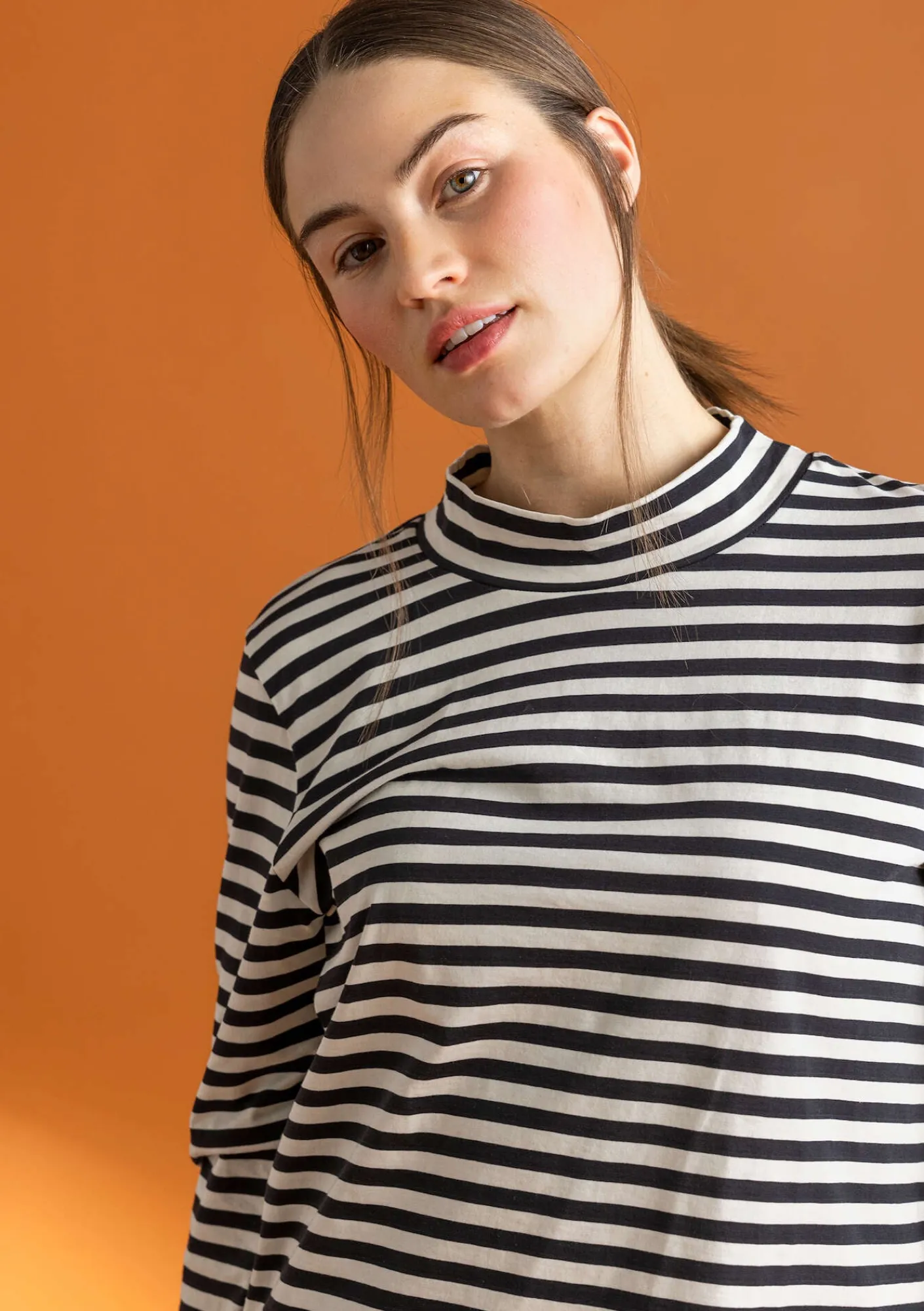 Gudrun Sjödén Pullover & Shirts>Gestreiftes Stehkragenshirt aus Bio-Baumwolle Schwarz-feder