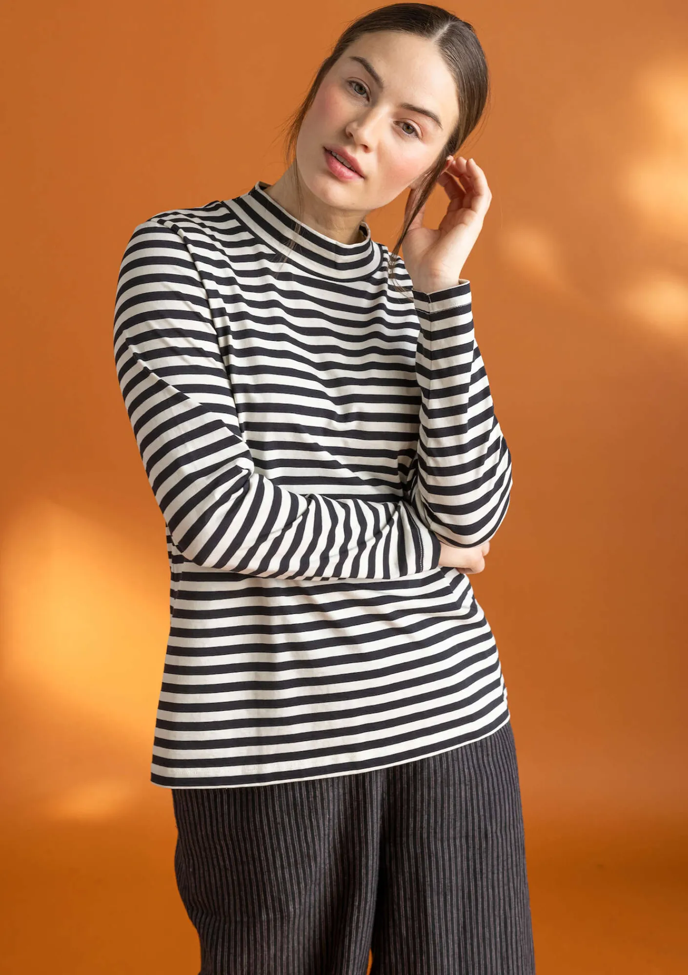 Gudrun Sjödén Pullover & Shirts>Gestreiftes Stehkragenshirt aus Bio-Baumwolle Schwarz-feder