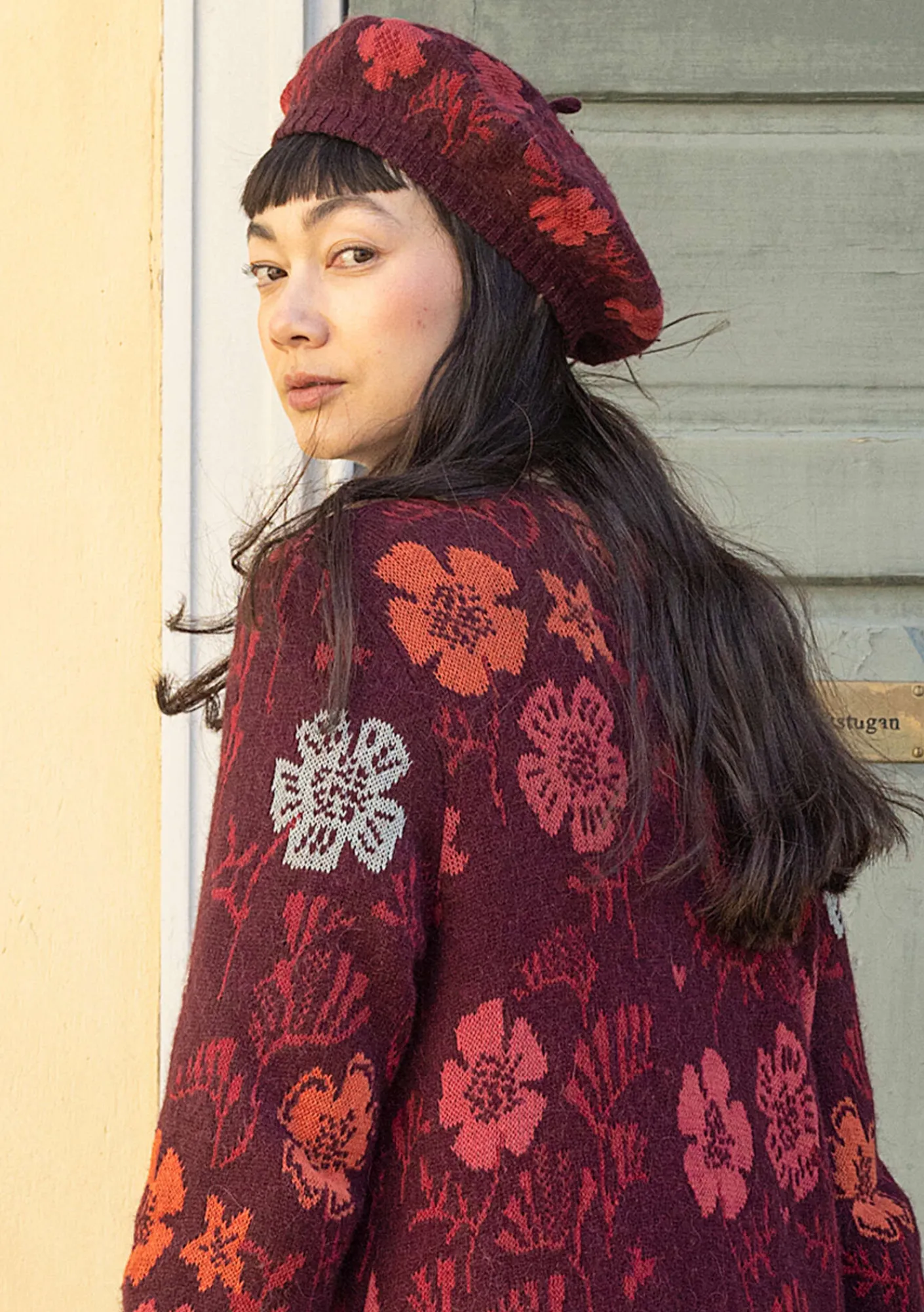 Gudrun Sjödén Accessoires>Gestrickte Baskenmütze „Gnistra“ aus Alpakawollgemisch/Bio- und Recycling-Baumwolle Aubergine