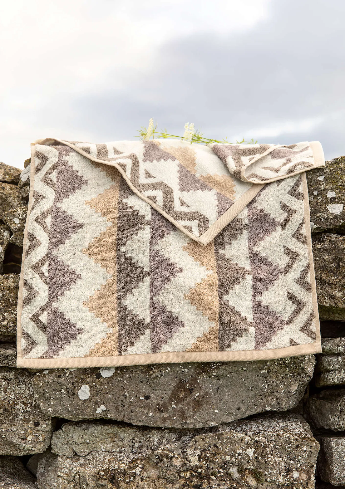 Gudrun Sjödén Frottee|Bad-Accessoires>Handtuch „Peaks“ aus Bio-Baumwolle Auster