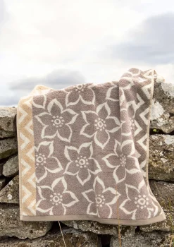 Gudrun Sjödén Frottee|Bad-Accessoires>Handtuch „Stars“ aus Bio-Baumwolle Kalkstein