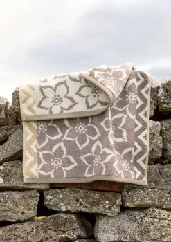 Gudrun Sjödén Frottee|Bad-Accessoires>Handtuch „Stars“ aus Bio-Baumwolle Kalkstein