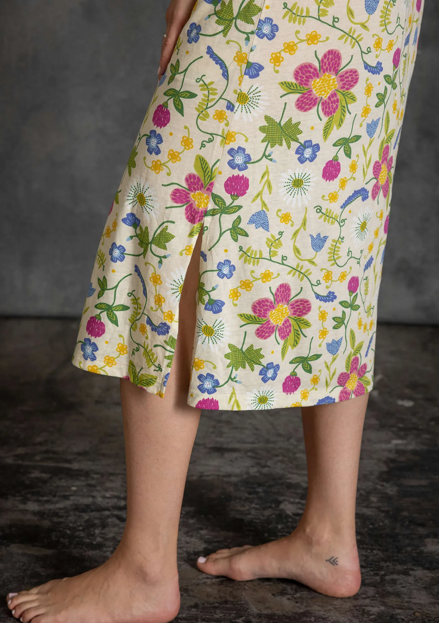 Gudrun Sjödén Kleider>Jerseykleid „Midsommarsol“ aus Bio-Baumwolle Holunderblüte