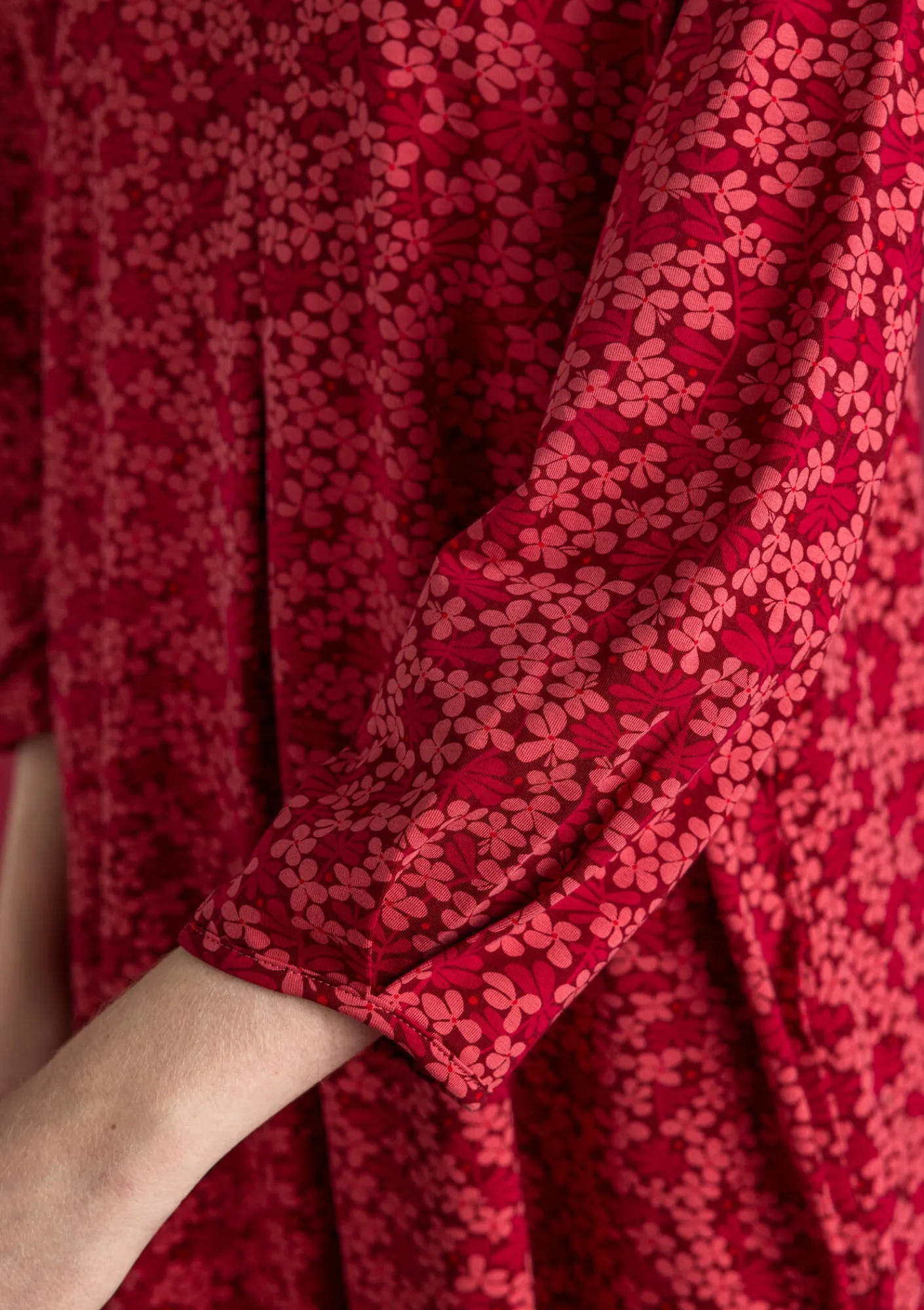 Gudrun Sjödén Kleider>Jerseykleid „Ylva“ aus Bio-Baumwolle/Elasthan Granatapfel-gemustert