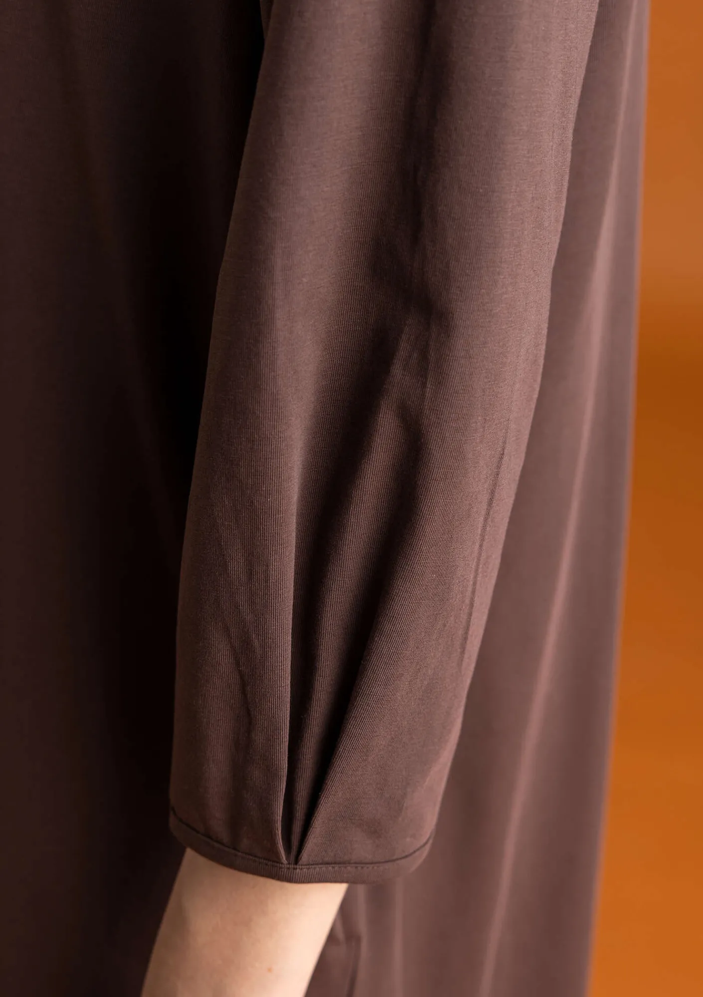 Gudrun Sjödén Kleider>Jerseykleid „Ylva“ aus Bio-Baumwolle/Elasthan Röstkaffee