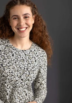 Gudrun Sjödén Pullover & Shirts>Jerseyshirt „Ylva“ aus Bio-Baumwolle/Elasthan Schwarz-gemustert