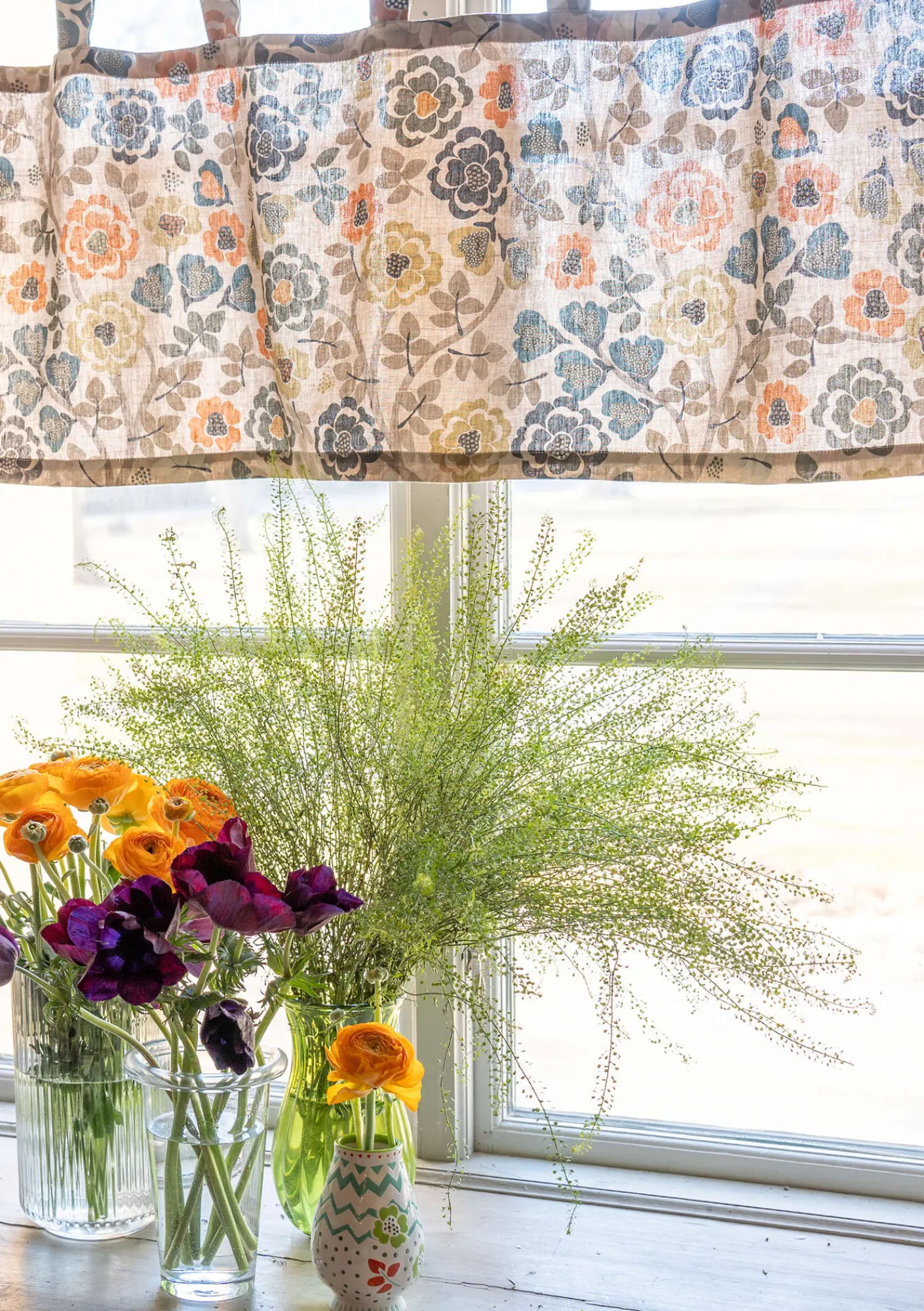 Gudrun Sjödén Gardinen|Heimtextilien>Kaffeehausgardine „Wild rose“ aus Leinen/Bio-Baumwolle Aschgrau