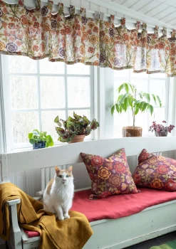 Gudrun Sjödén Gardinen|Heimtextilien>Kaffeehausgardine „Wild rose“ aus Leinen/Bio-Baumwolle Henna