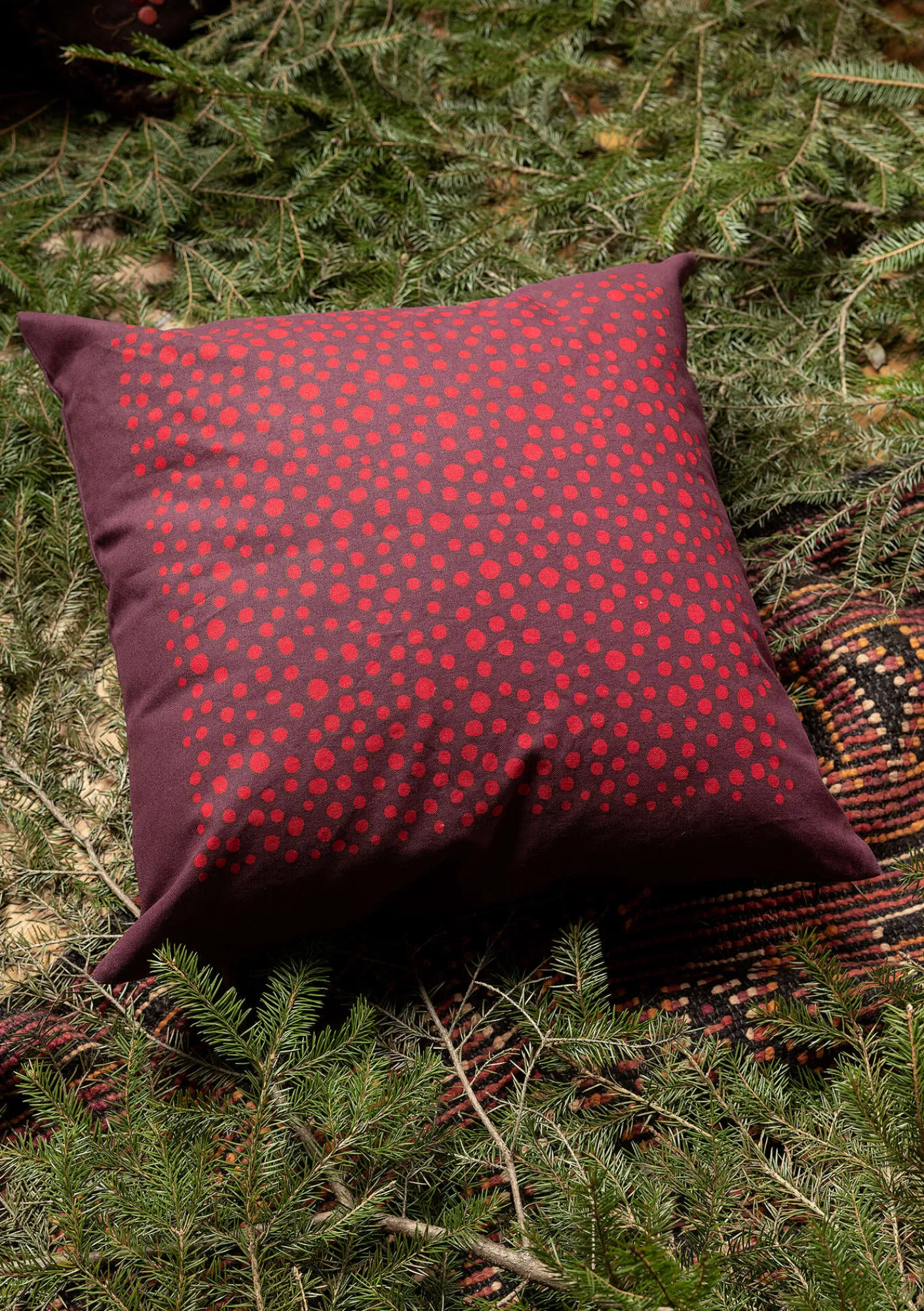 Gudrun Sjödén Kissen|Schlafzimmer Deko>Kissenhülle „Gnistra“ aus Bio-Baumwolle Aubergine