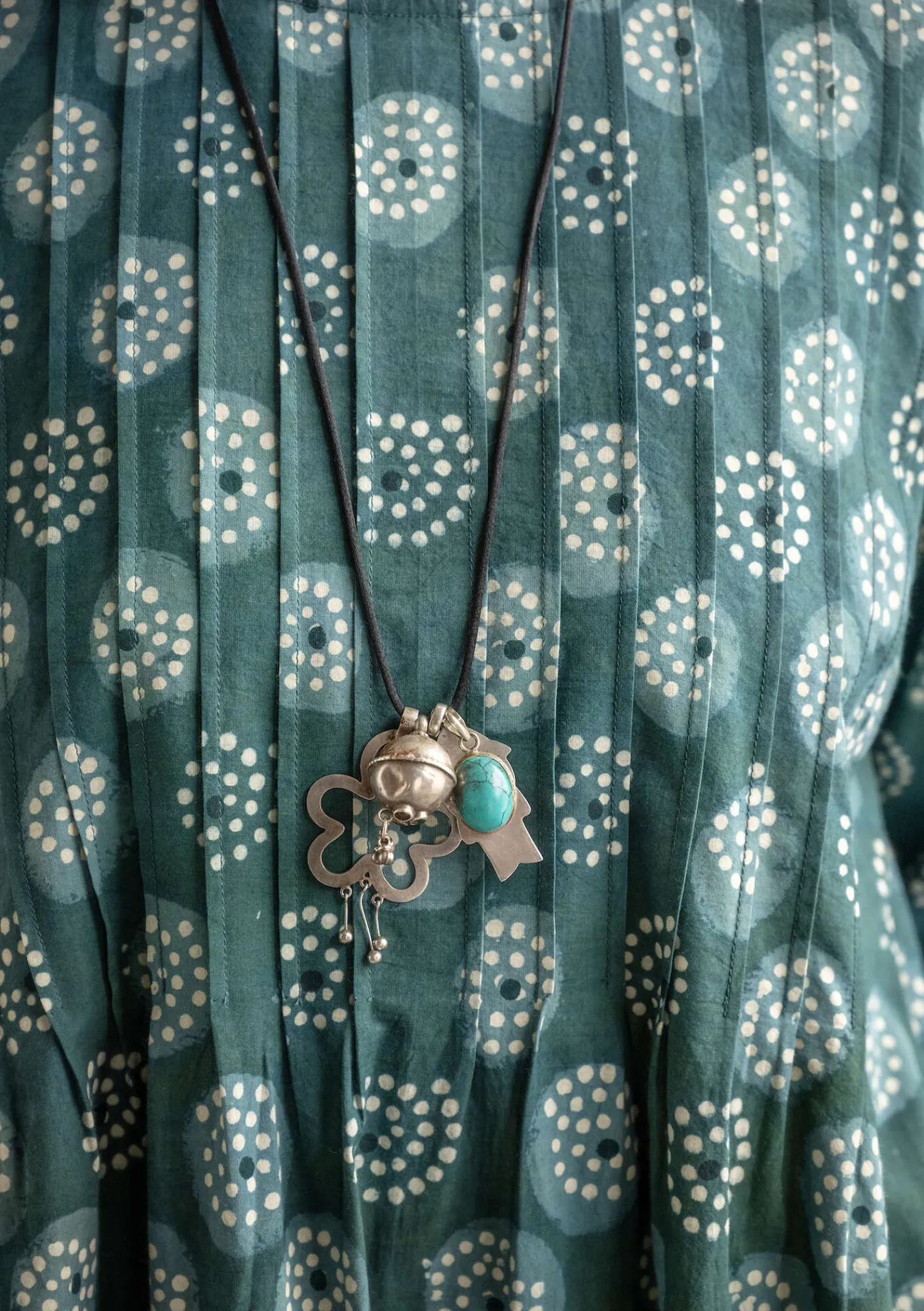 Gudrun Sjödén Kleider>Kleid „Clay“ aus Bio-Baumwollgewebe Indigogrün