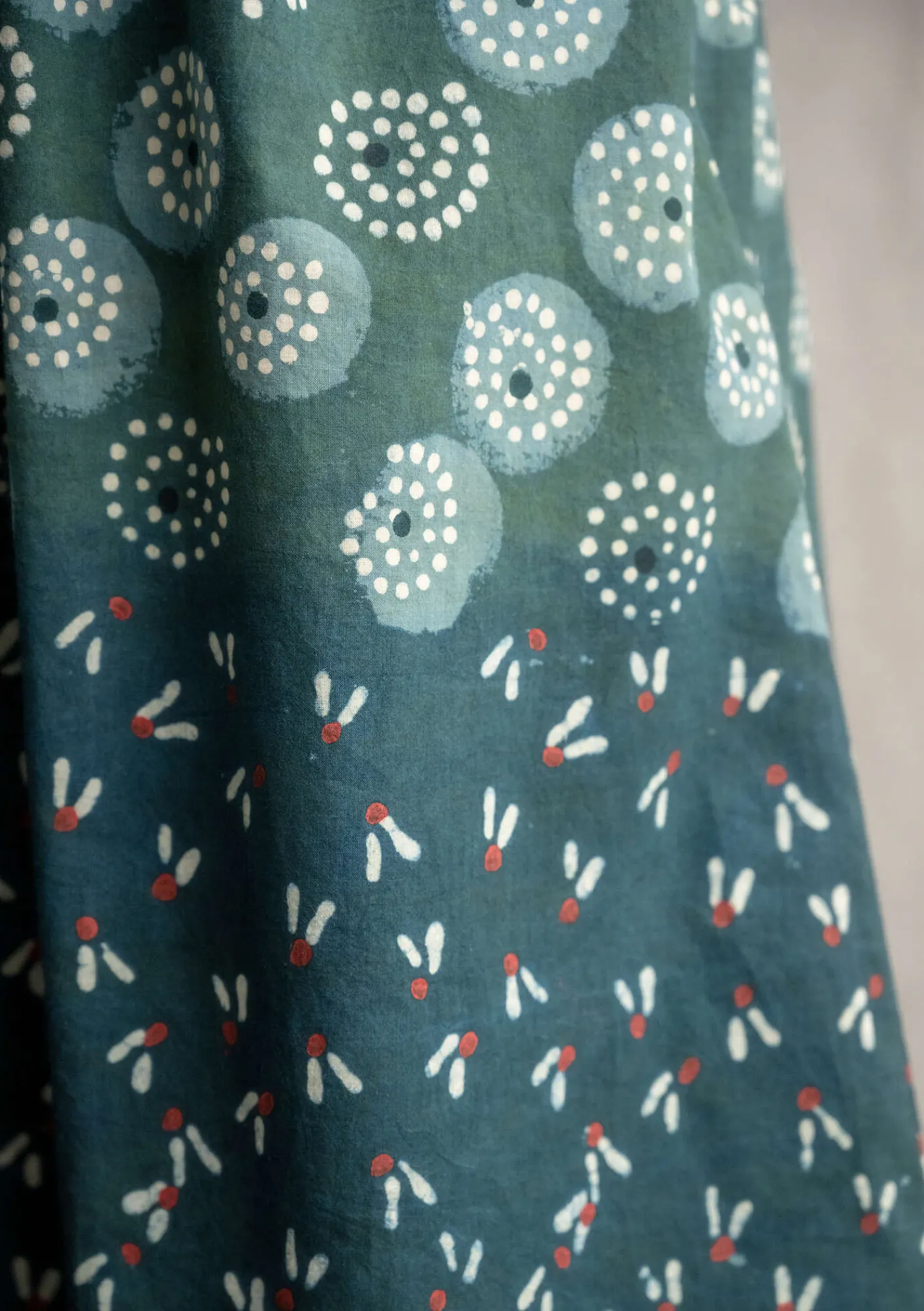 Gudrun Sjödén Kleider>Kleid „Clay“ aus Bio-Baumwollgewebe Indigogrün