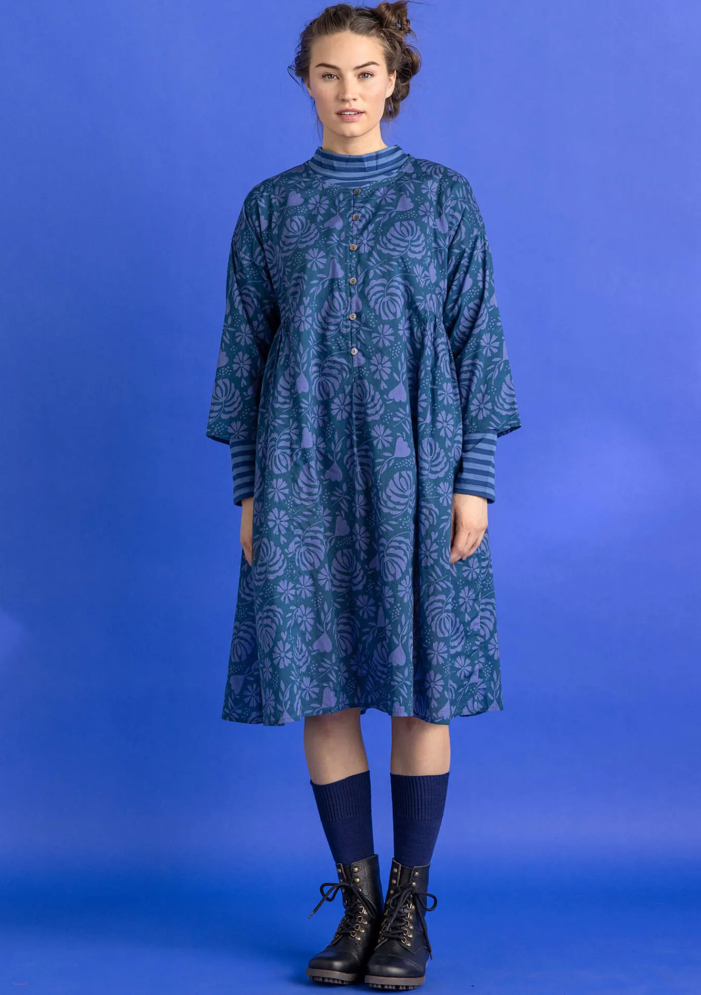 Gudrun Sjödén Kleider>Kleid „Hedda“ aus Bio-Baumwollgewebe Dunkelpetrol-gemustert