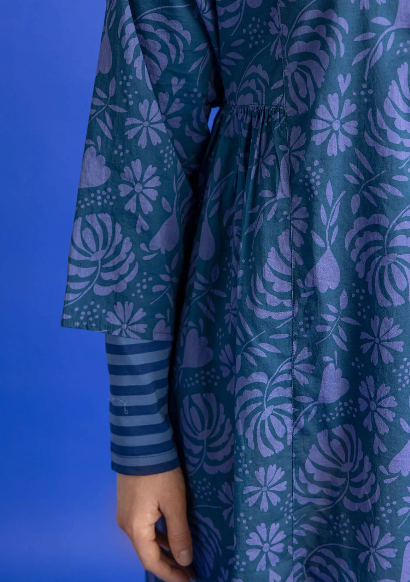 Gudrun Sjödén Kleider>Kleid „Hedda“ aus Bio-Baumwollgewebe Dunkelpetrol-gemustert