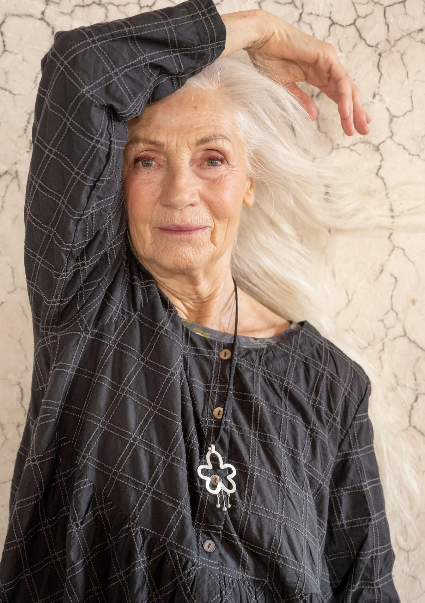 Gudrun Sjödén Kleider>Kleid „Helga“ aus Bio-Baumwollgewebe Dunkelaschgrau