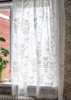 Gudrun Sjödén Gardinen|Heimtextilien>Kurze Gardine „Flower pots“ aus Bio-Baumwolle Halbgebleicht
