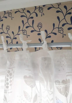 Gudrun Sjödén Gardinen|Heimtextilien>Kurze Gardine „Flower pots“ aus Bio-Baumwolle Halbgebleicht