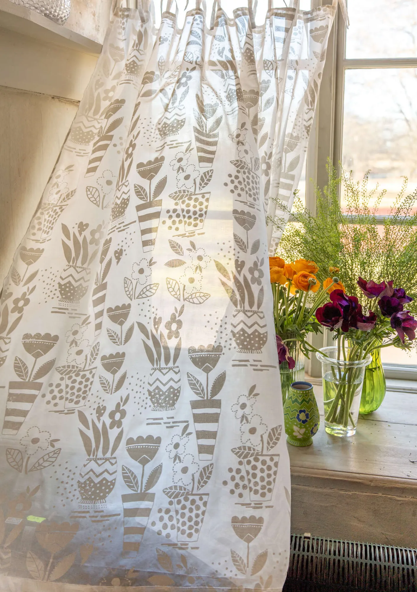 Gudrun Sjödén Gardinen|Heimtextilien>Kurze Gardine „Flower pots“ aus Bio-Baumwolle Halbgebleicht