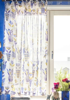 Gudrun Sjödén Gardinen|Heimtextilien>Kurze Gardine „Flower pots“ aus Bio-Baumwolle Graulila