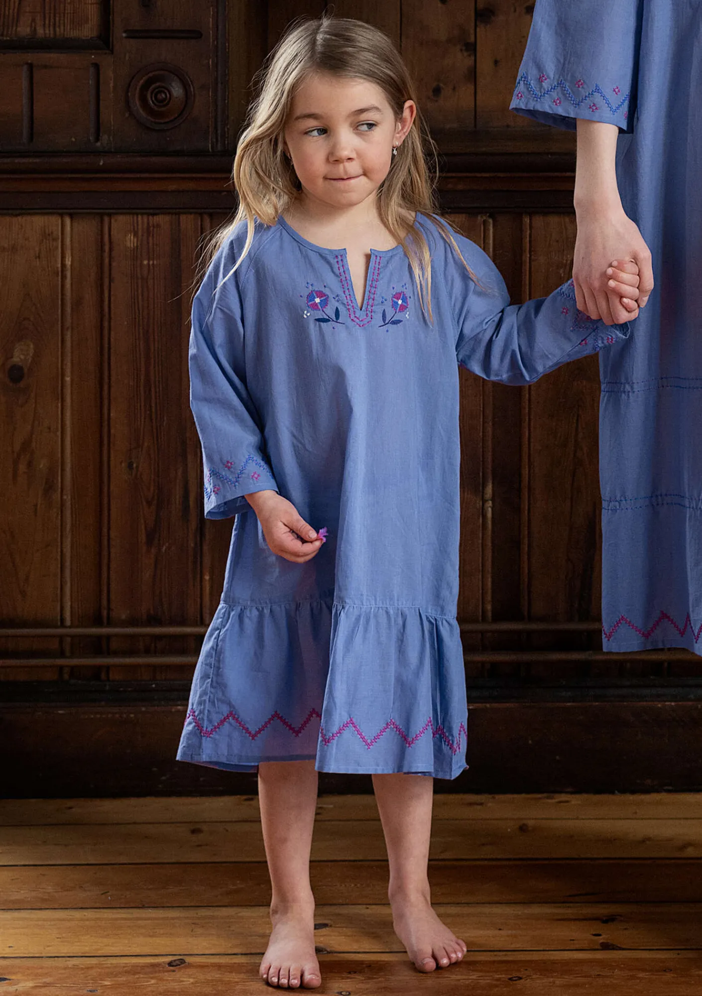 Gudrun Sjödén Wäsche & Loungewear>Mädchen-Nachthemd „Twinkle“ aus Bio-Baumwolle Meeresblau