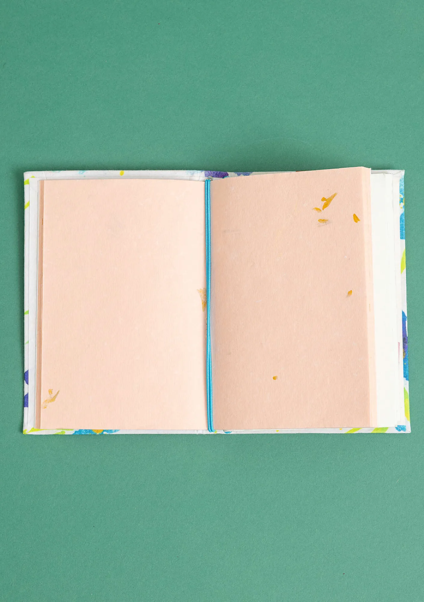 Gudrun Sjödén Bücher|Dekoration & Accessoires>Notizbuch „Brush“ aus Papier mit stoffbezogenem Einband Weiß