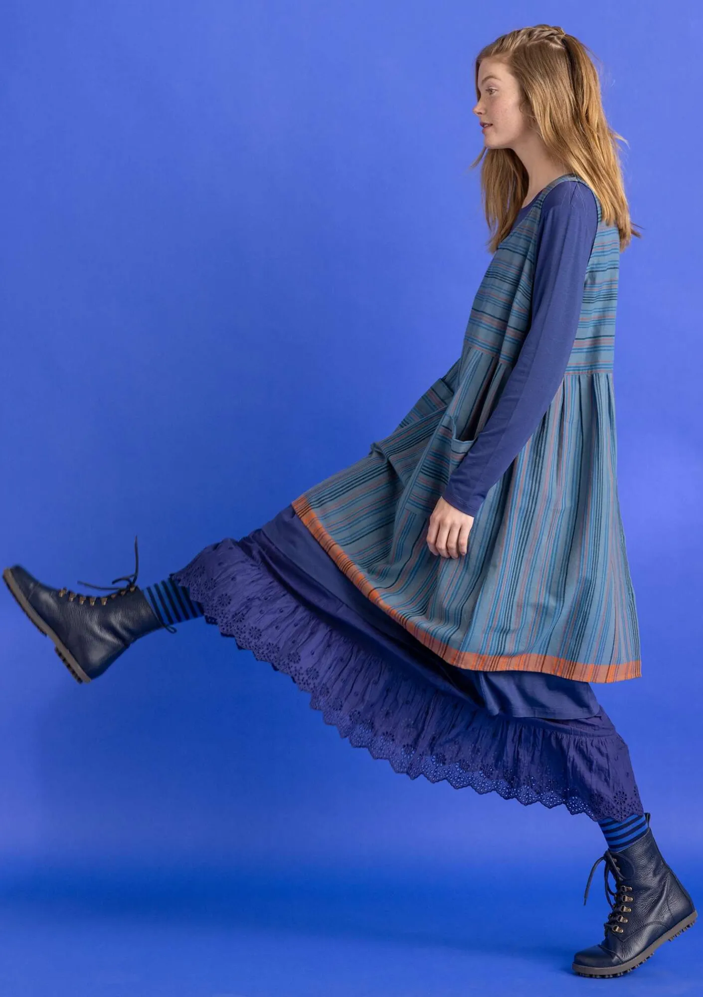 Gudrun Sjödén Kleider>Schürzenkleid „Ava“ aus Bio-Baumwollgewebe Leinenblau