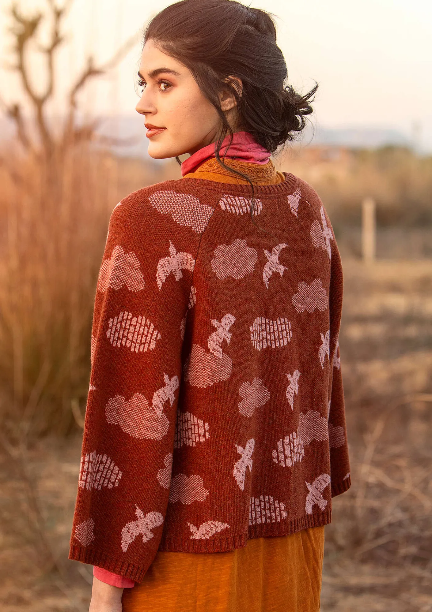 Gudrun Sjödén Strickjacken>Strickjacke „Flyttfågel“ aus Recycling-Wollmischung/Recycling-Baumwolle Rost-melange