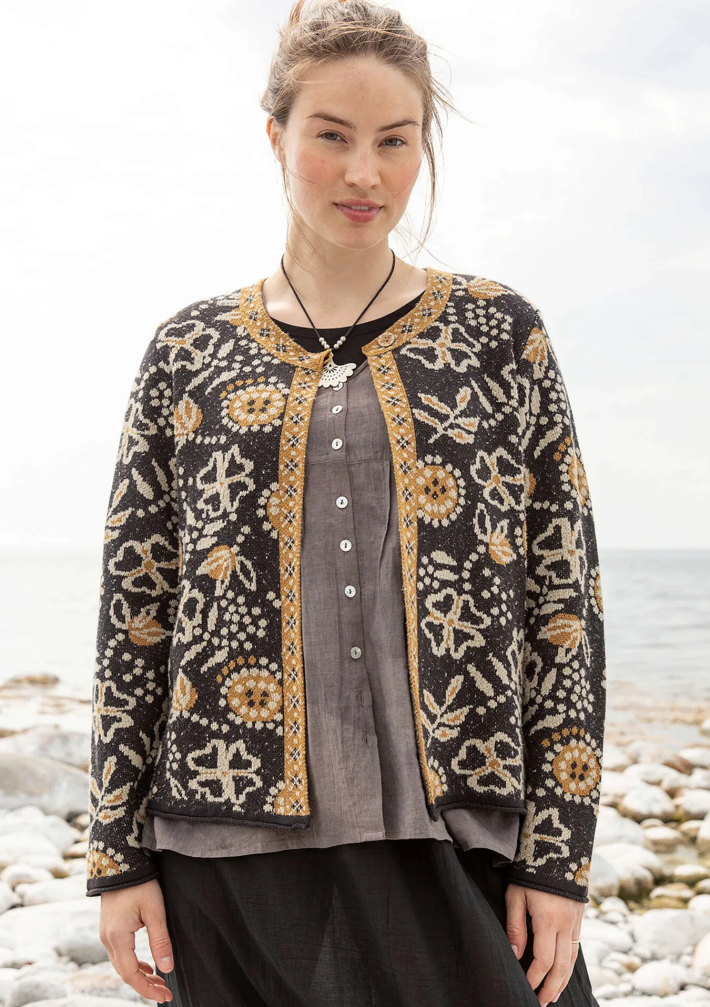 Gudrun Sjödén Strickjacken>Strickjacke „Rashmi“ aus Bio-Baumwolle Schwarzeskashish