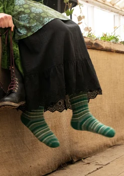 Gudrun Sjödén Accessoires>Stricksocken aus Lammwolle/Recycling-Wolle Hellflaschengrün