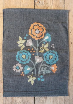 Gudrun Sjödén Teppiche|Heimtextilien>Teppich „Wild rose“ aus Bio-Baumwolle Dunkelaschgrau