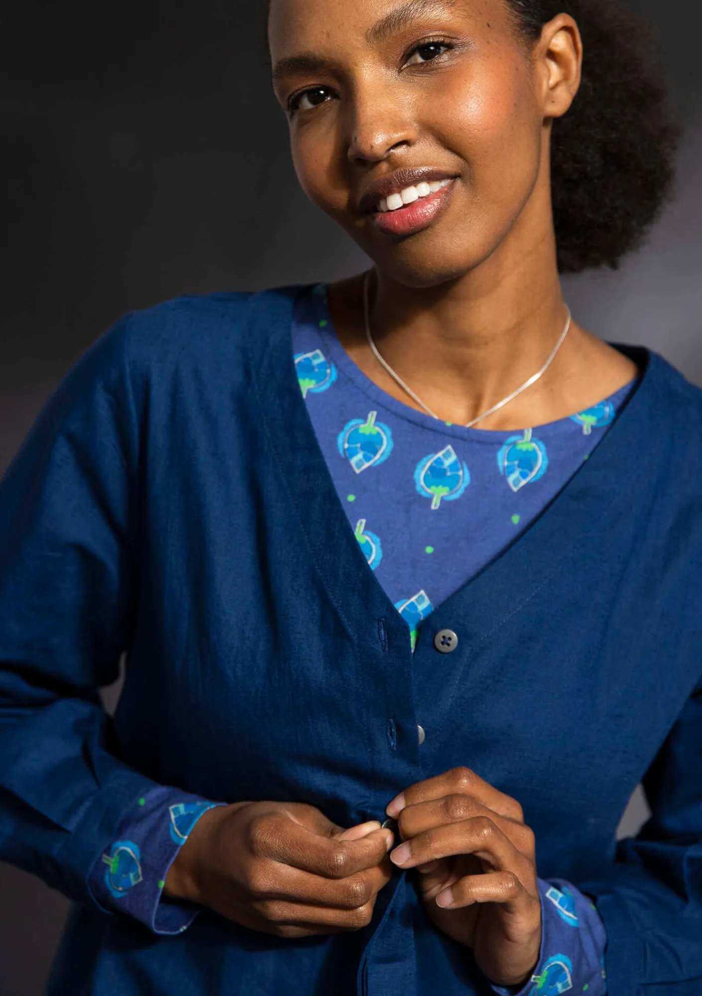 Gudrun Sjödén Kleider>Webkleid aus Bio-Baumwolle/Leinen Indigoblau