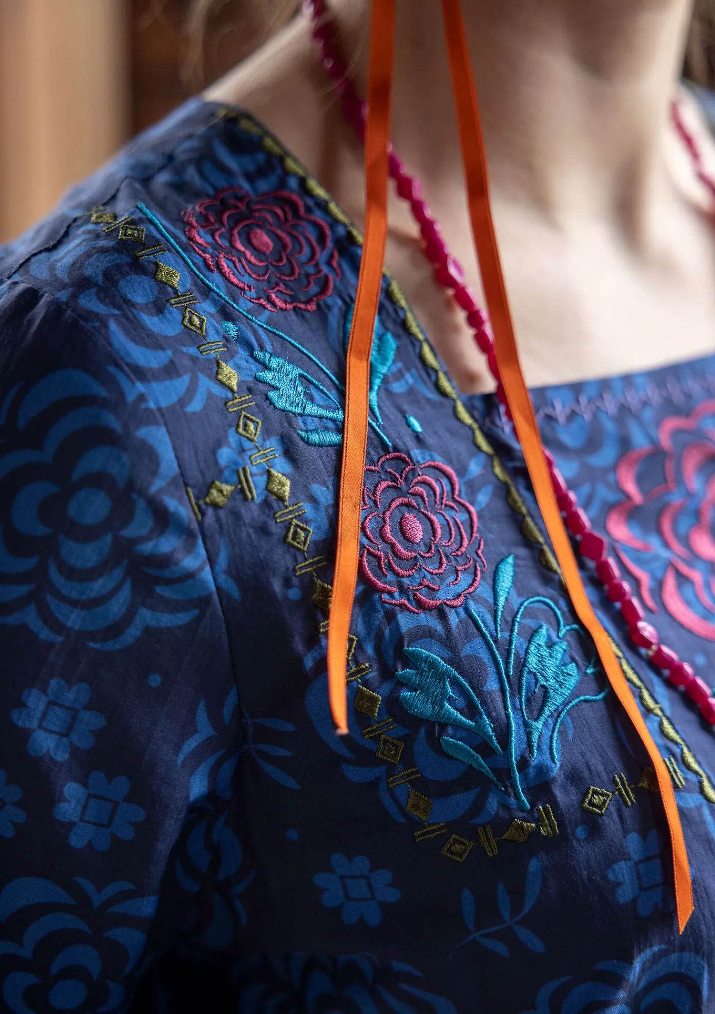 Gudrun Sjödén Kleider>Webkleid „Kamelia“ aus Bio-Baumwolle/Seide Indigoblau