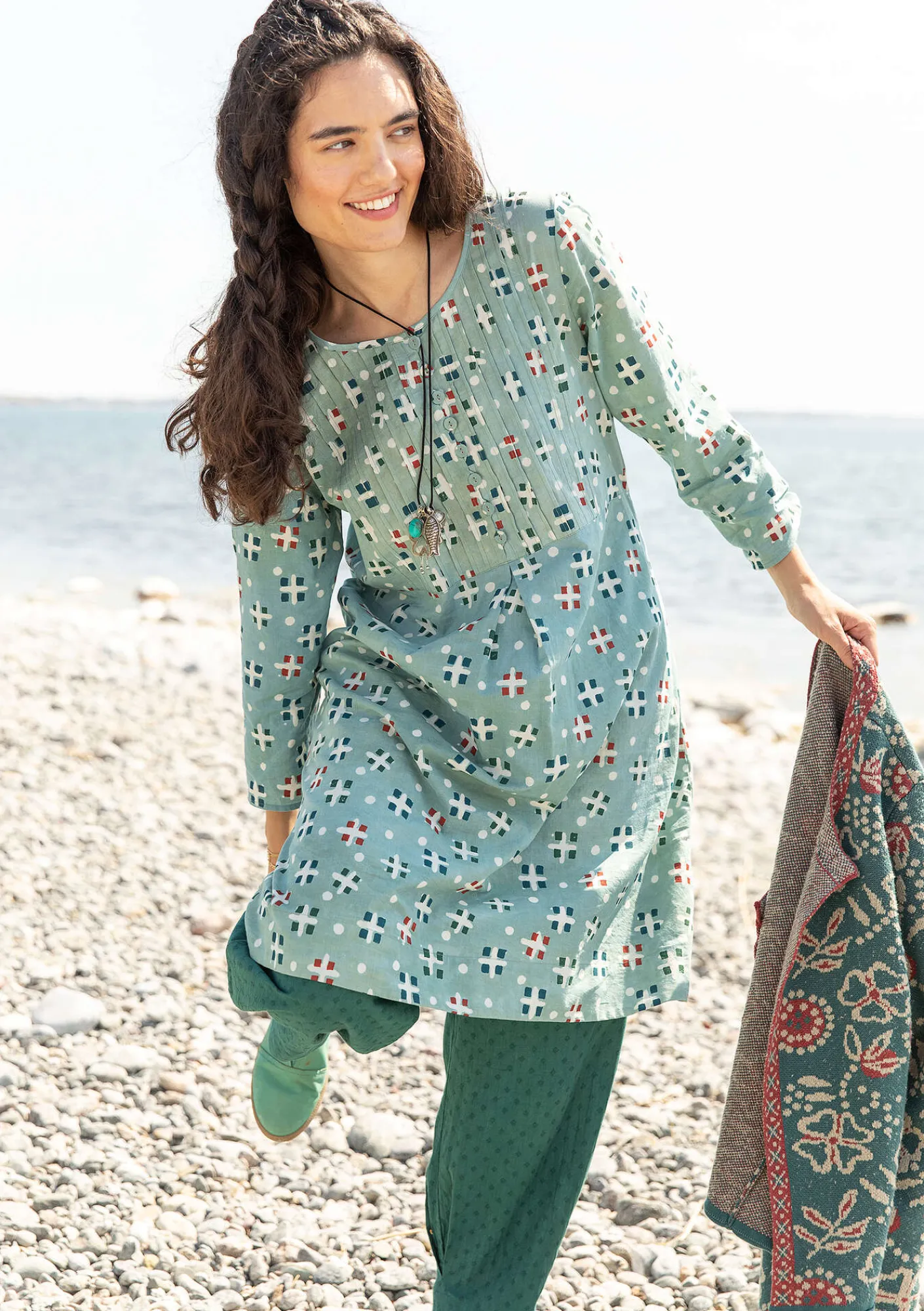 Gudrun Sjödén Kleider>Webkleid „Neela“ aus Bio-Baumwolle Sandgrün