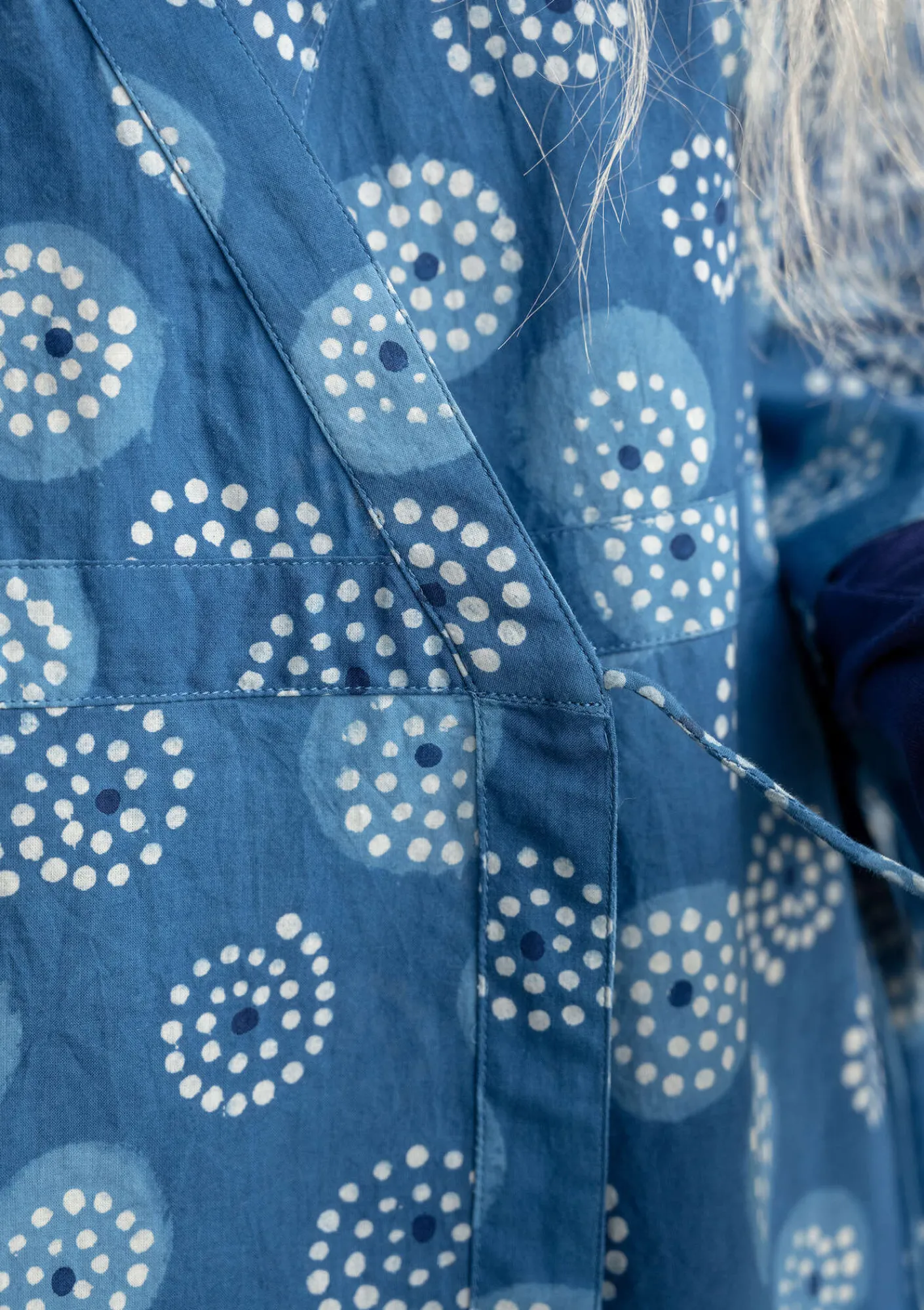 Gudrun Sjödén Blusen>Wickelbluse „Clay“ aus Bio-Baumwolle Indigo